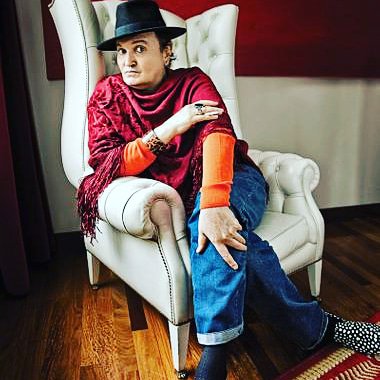 EN EL AZAR , BALTASAR
QUE LA LUZ BRILLE SIEMPRE.
#NOY
#FERNANDONOY
#POETA
#MIAMIGO