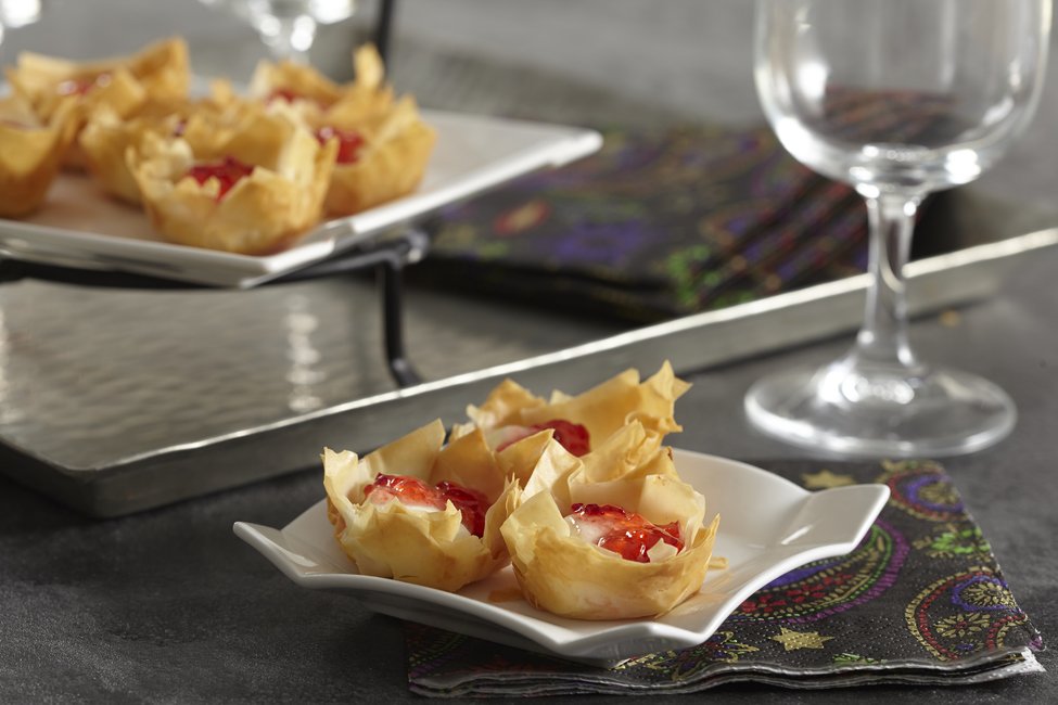 myfoodandfamily's tweet photo. These #mini #creamcheese and #pepper #jelly #phyllocups may be small, but they’re packing plenty of deliciousness! #myfoodandfamily https://t.co/AHBsMJwXkd https://t.co/rcJ4ggyLq4