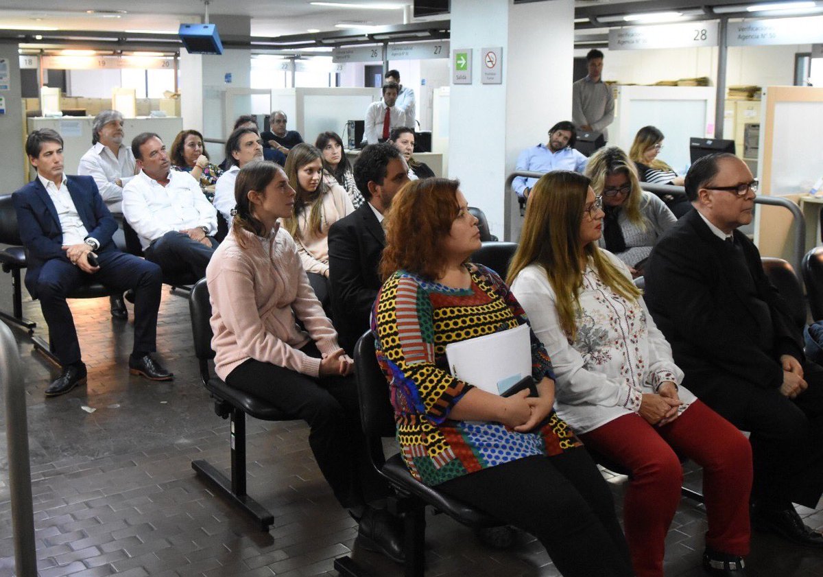 dahlmanmariano's tweet photo. Seguimos el camino de recorrer cada lugar de trabajo. Gracias compañeros y compañeras de Agencia 8, 10 y 50 y a la Dirección de Informática. #DecidísVos #LaAzulYBlanco. El 6/6 hay una sola opción. https://t.co/5l7XWS0sST