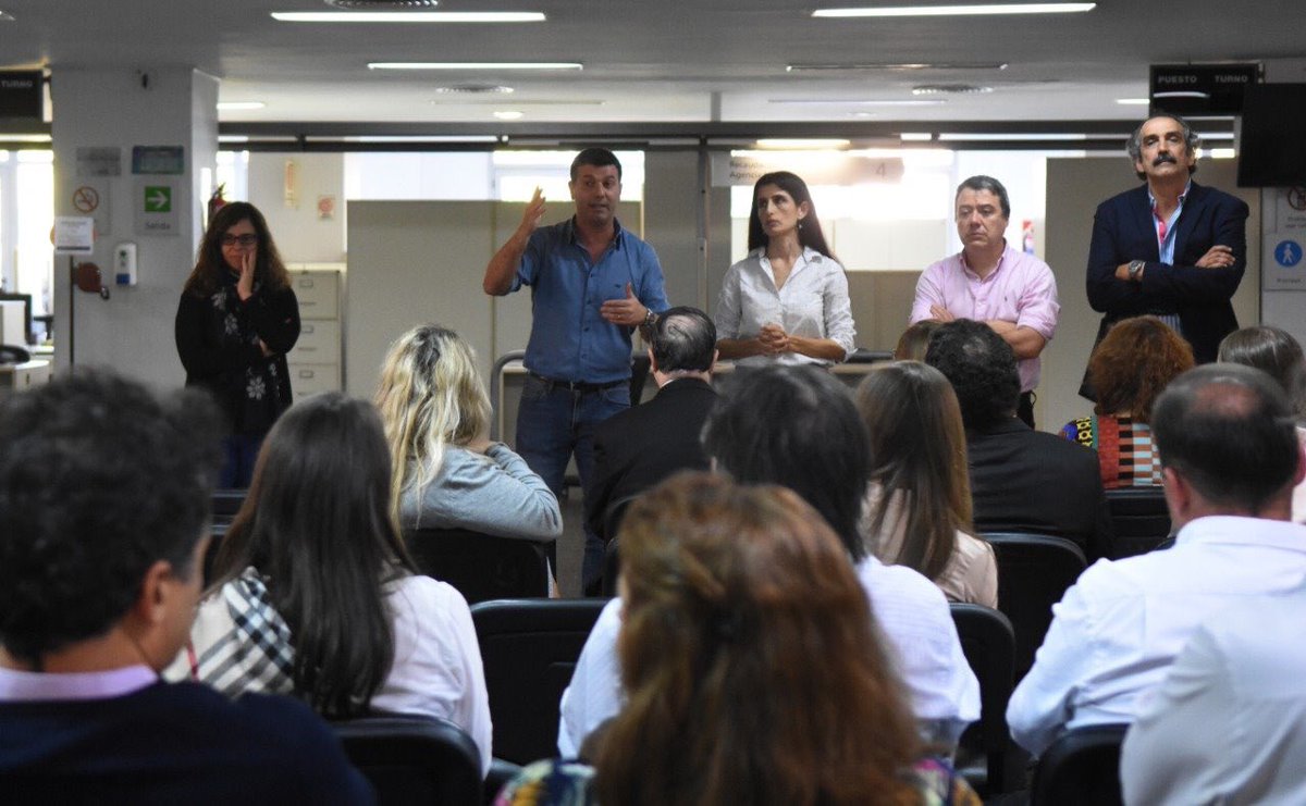 dahlmanmariano's tweet photo. Seguimos el camino de recorrer cada lugar de trabajo. Gracias compañeros y compañeras de Agencia 8, 10 y 50 y a la Dirección de Informática. #DecidísVos #LaAzulYBlanco. El 6/6 hay una sola opción. https://t.co/5l7XWS0sST