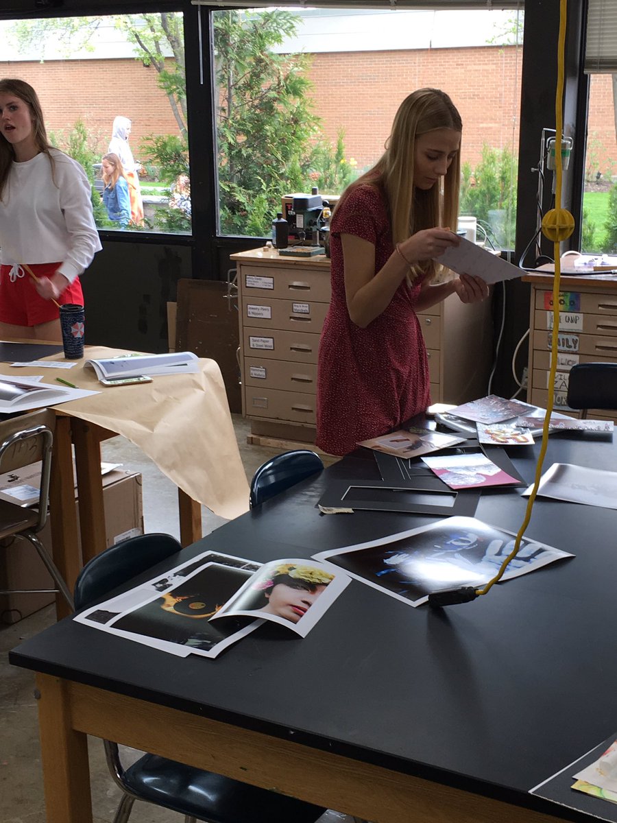NNHSart's tweet photo. AP Studio Artists packing portfolios!  #apexam #apstudioart #givingmeaheartattack #thesekids #ittakesavillage #somuchhardwork #wemakeartists #takeartmakeart https://t.co/6pmclorAFF