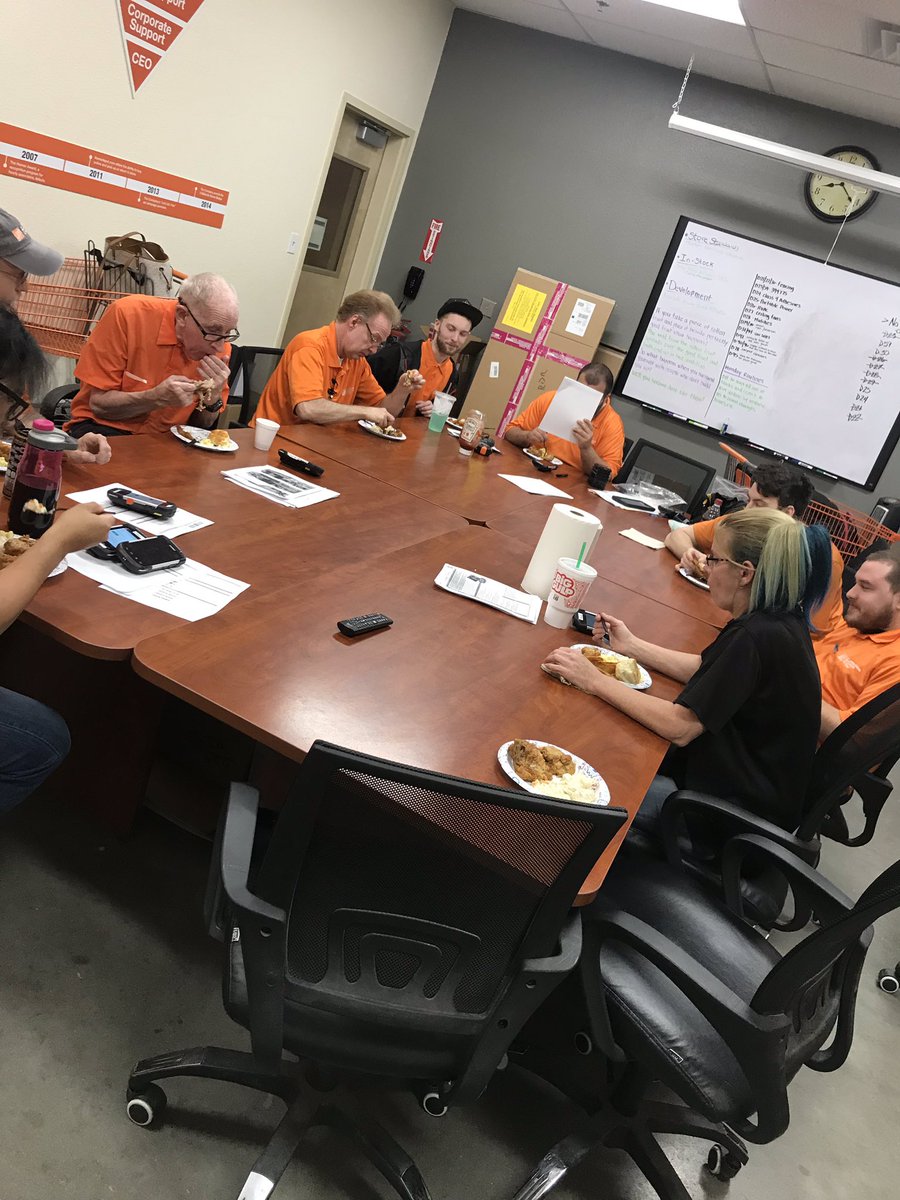 McclainCristie's tweet photo. Celebrating safety!  Another 30 days!  Thanks Kevin! @METNicole @J_Powell_90 @PruittKevin https://t.co/HzNxttW3pd