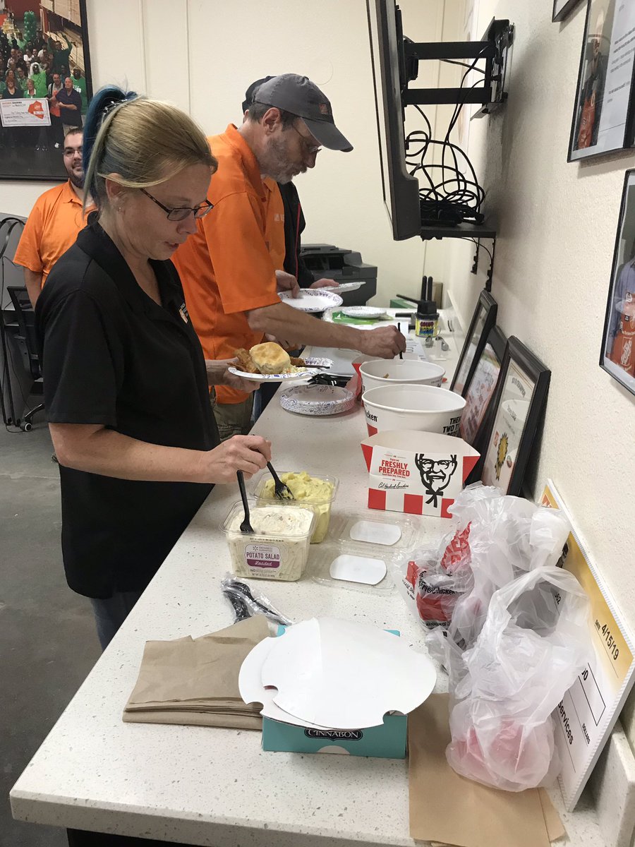 McclainCristie's tweet photo. Celebrating safety!  Another 30 days!  Thanks Kevin! @METNicole @J_Powell_90 @PruittKevin https://t.co/HzNxttW3pd