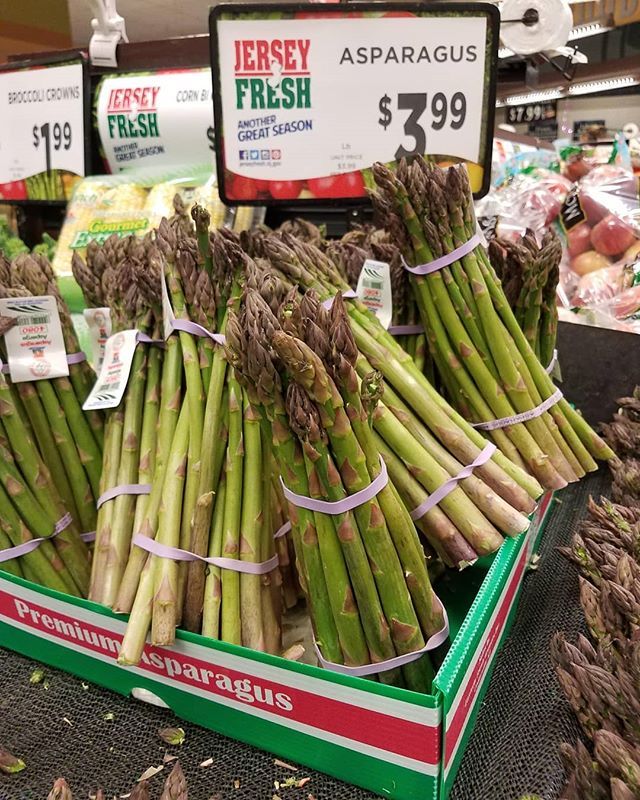 #latepost
Nice to see first #jerseyfresh <a href="/jerseyfreshnjda/">Jersey Fresh</a> #asparagus at #hoboken <a href="/shopritestores/">ShopRite Stores</a> bit.ly/2VO3r1E