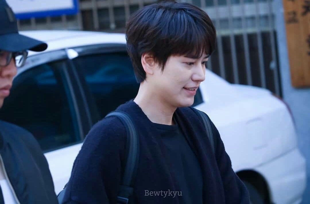 smstan_tuwir's tweet photo. "9 Years of Military Service"

• Start:
05.07.2010

Kangin ✔
Heechul ✔
Leeteuk ✔
Yesung ✔
Shindong ✔
Sungmin ✔
Eunhyuk ✔
Donghae ✔
Siwon ✔
Ryeowook ✔
Kyuhyun ✔

• End:
07.05.2019

• Status:
Missions Complete

CONGRATS ELF!! WE DID IT!!! 👏
WELCOME BACK KYUUU!! 💙 https://t.co/tL8dmH6rmw