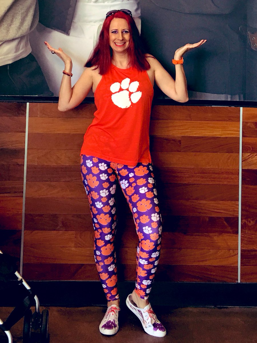 FalconAlley's tweet image. How many outfits can you wear in 24 hours?!? Never ask ME that. Especially in a football weekend. @AtlantaFalcons @ClemsonFB #AlwaysRepresent #RiseUp #ALLIN