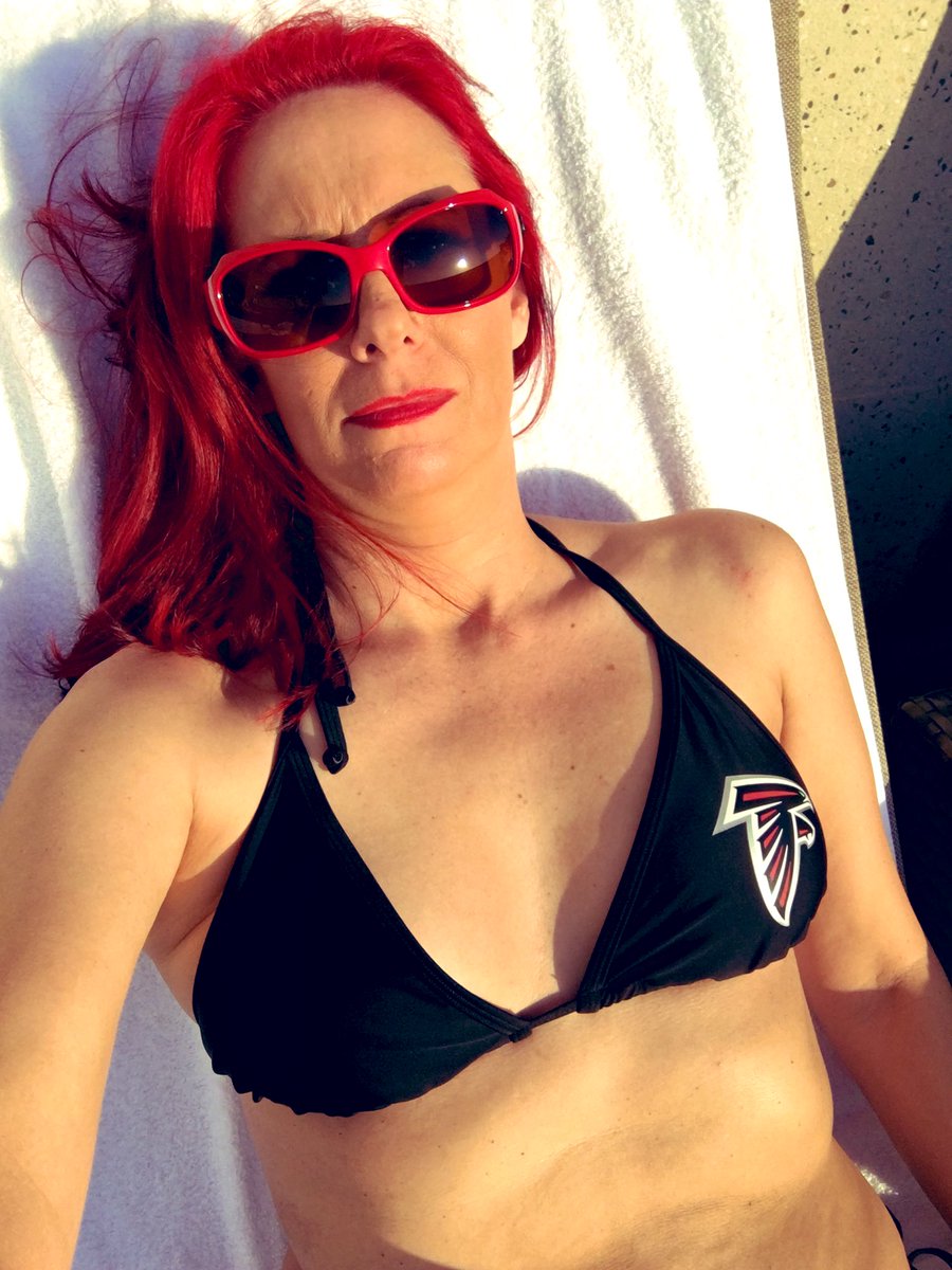 FalconAlley's tweet image. How many outfits can you wear in 24 hours?!? Never ask ME that. Especially in a football weekend. @AtlantaFalcons @ClemsonFB #AlwaysRepresent #RiseUp #ALLIN