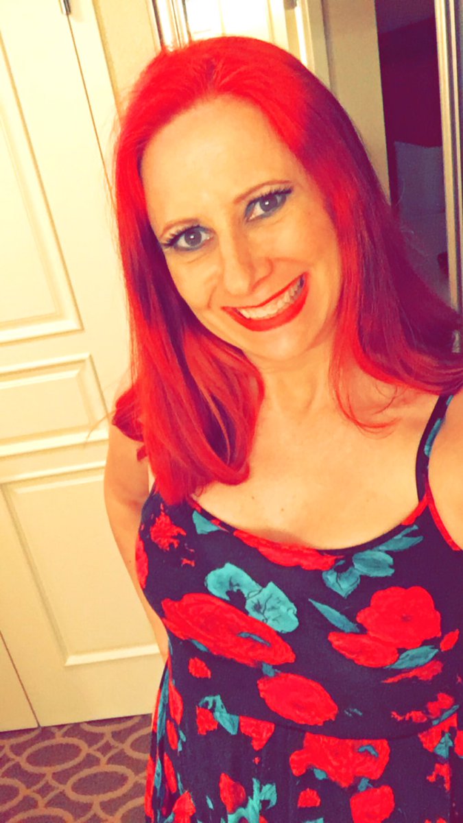 FalconAlley's tweet image. How many outfits can you wear in 24 hours?!? Never ask ME that. Especially in a football weekend. @AtlantaFalcons @ClemsonFB #AlwaysRepresent #RiseUp #ALLIN