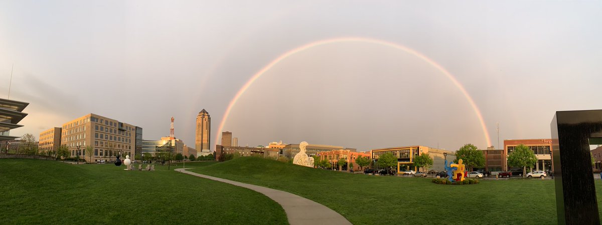 Downtown Des Moines is just showing off tonight. #DSMUSA