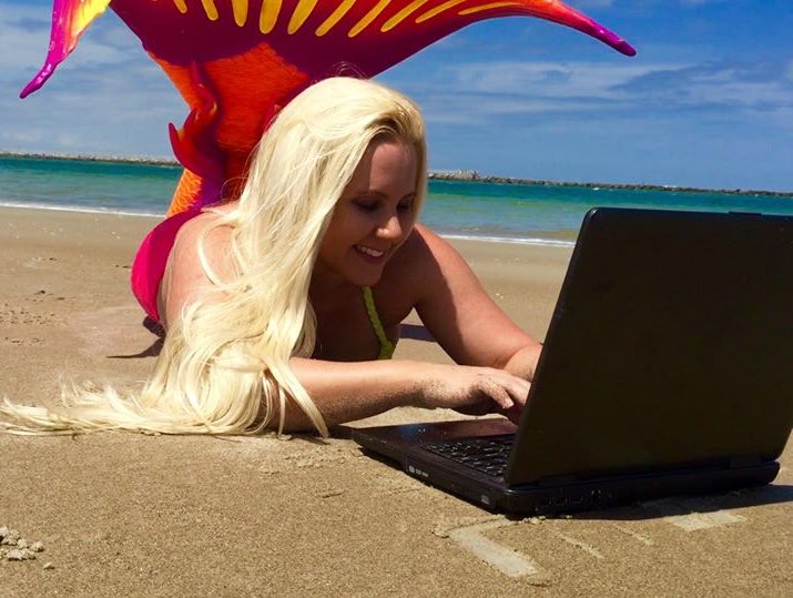 In six words or fewer, write a story about this photo.
#sixwordstory #amwriting