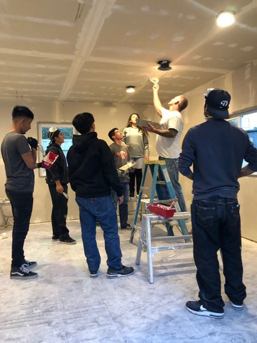 CareerEdCenter's tweet photo. CEC Residential and Commercial Construction students learn from guest speaker Chuck Allin how to mud and tape drywall. #VCOECEC #FindYou #ROP #LearnConstruction #ChuckAllin #DryWall #VenturaCounty https://t.co/z2BLe5Drlg