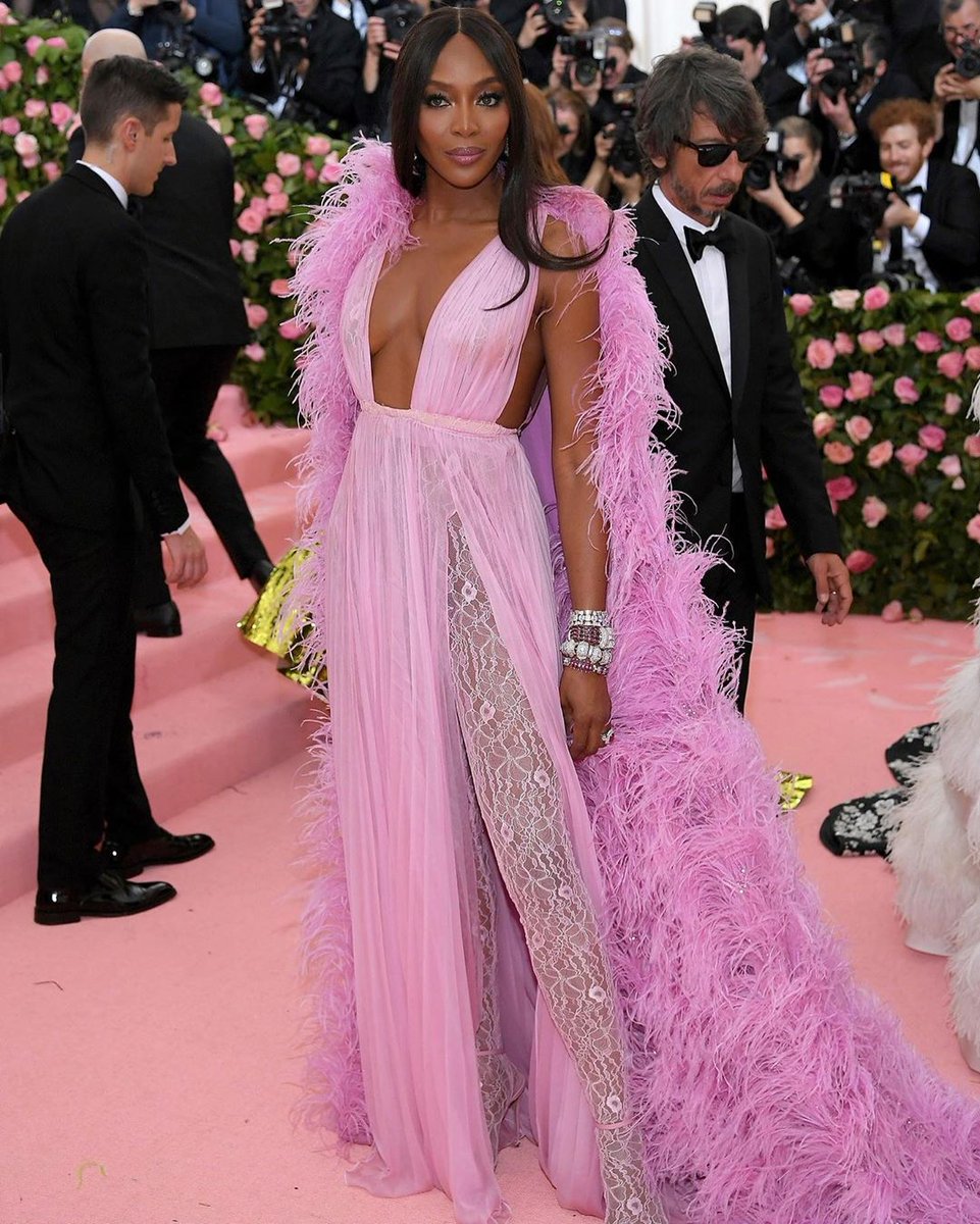 zaful_official's tweet photo. Divas on #MetGala 👑👑👑👑

#MetGala2019 #CelineDion #NaomiCampbell #Jlo #AnnaWintour #Celine #Naomi #JenniferLopez #JLoTODAY #Vouge #Fashion https://t.co/MlXzItxvIv