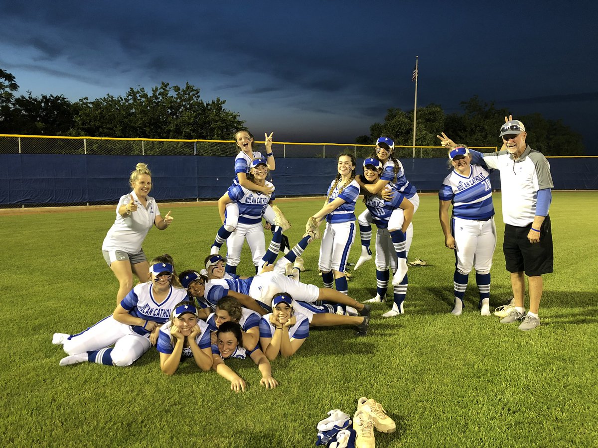 BleedBlueSB's tweet photo. Lady Vikes win 14-1 over Dunne. Area champs. Next stop Regionals on Thursday at 7:00 at Irving High School. 💙🥎💙 #playfor15 #roadtostate https://t.co/uaQfQtA6t7
