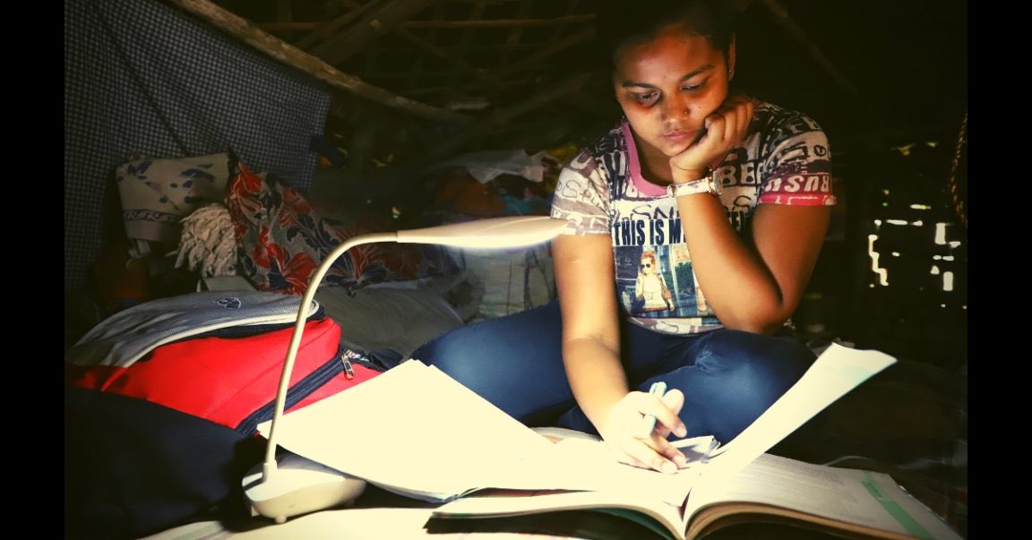 Washerman’s Daughter Studies Under Street Lights, Scores 95% in CBSE Boards

Brilliant! 👏🏻 So proud of her 
#TuesdayThoughts