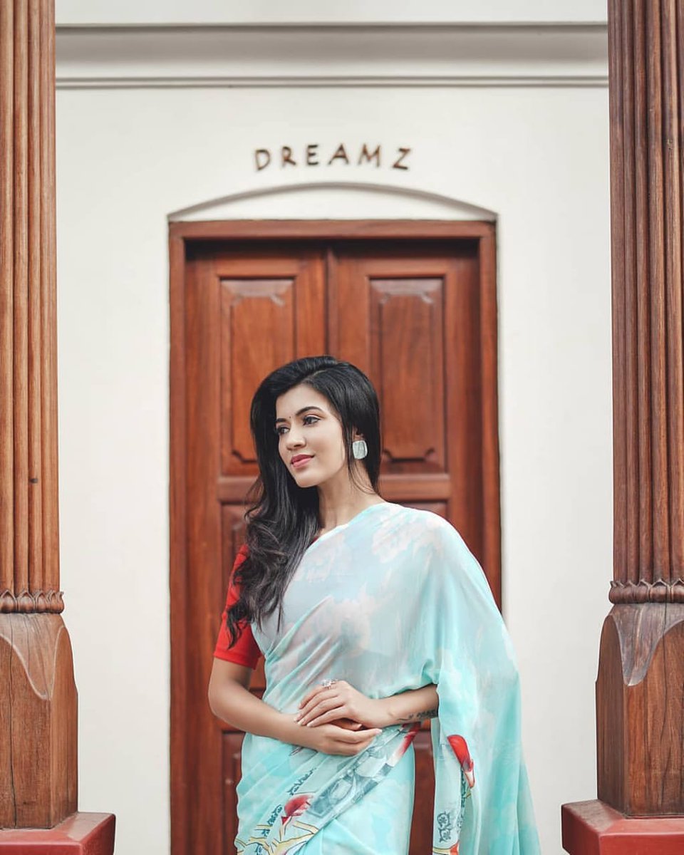 Anju_Zealots's tweet photo. 😍😍😍😘

#AnjuKurian #AnjuZealots #Love
#goodmorning #Angel #actress 
#Beauty #Smile #cute #lovely #sweat #Queens #gorgeous #life #tradition #goodday #behappy #TuesdayThoughts #ElcinSangu #TuesdayMotivation #happiness https://t.co/k5d7v96OzT