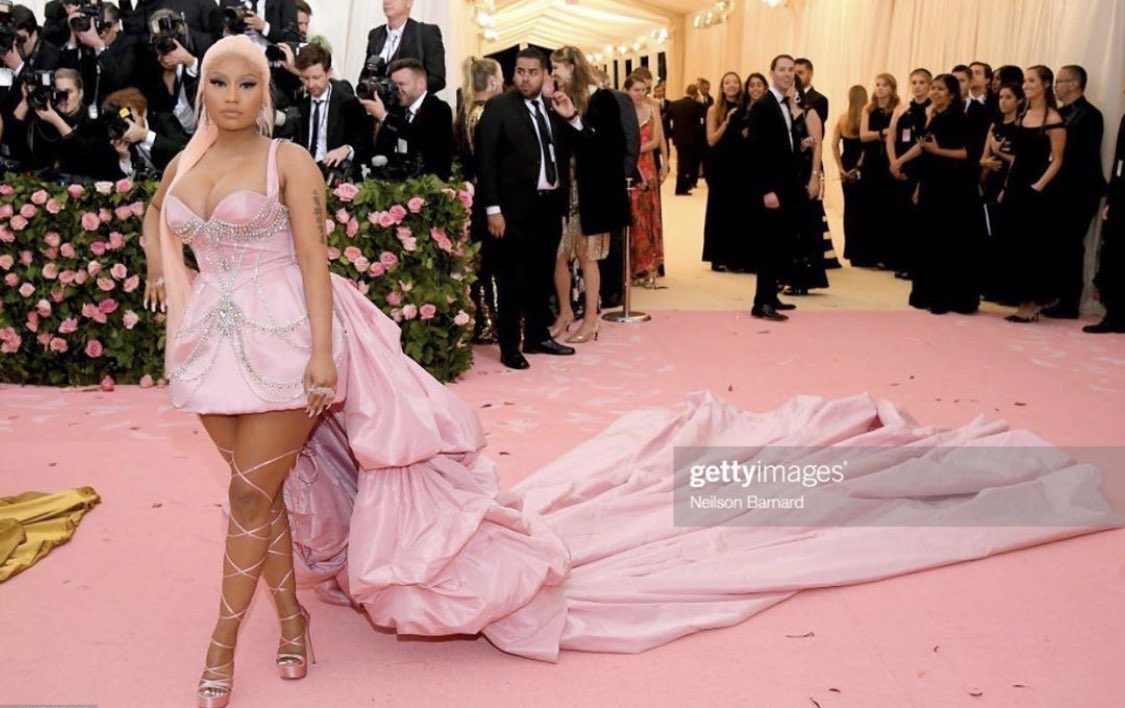 iamnaybrown's tweet photo. @NICKIMINAJ #metgaliana #ValidVictorian #NICKIGALA https://t.co/8wZD2w59ca
