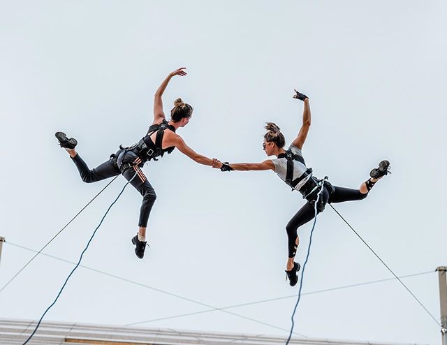 ejmcgehee's tweet photo. Duet 12 floors up. First day of on site rehearsals today in Charlotte. Show starts Friday night. info at https://t.co/5CI3jtPm2C
.
@blumenthalarts @cltshout #cltshout #charlotteshout #bluelapislight #dance #aerialdance #aerialarts #verticaldance #danceo… https://t.co/K3LEswjUPb https://t.co/h13yJl43uD