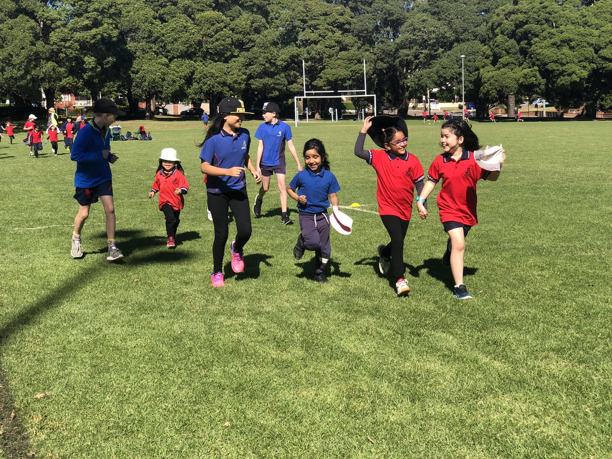 MsRebeccaMelia's tweet photo. Year 6 running with Kindies in their cross country races 🏃‍♀️🏃‍♂️ https://t.co/yq9mpog7Cj