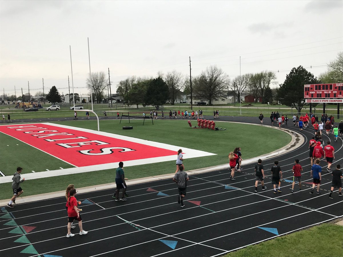 AMS Fitness Challenge. Not ideal weather but with great help of parents, MS staff,  and kids that were real troopers, we got it in.    Thanks all!  Great job #aurorahuskies ⁦<a href="/JessGallagher77/">Jessica Gallagher</a>⁩ ⁦⁦<a href="/derekkeasling96/">Derek Keasling</a>⁩
