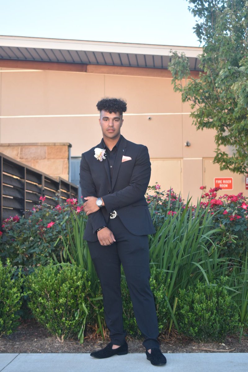 tyler_labbe's tweet image. Got a chance to beat the odds, ain’t no way I ain’t gon’ win #PROM2019 #RIPDEV