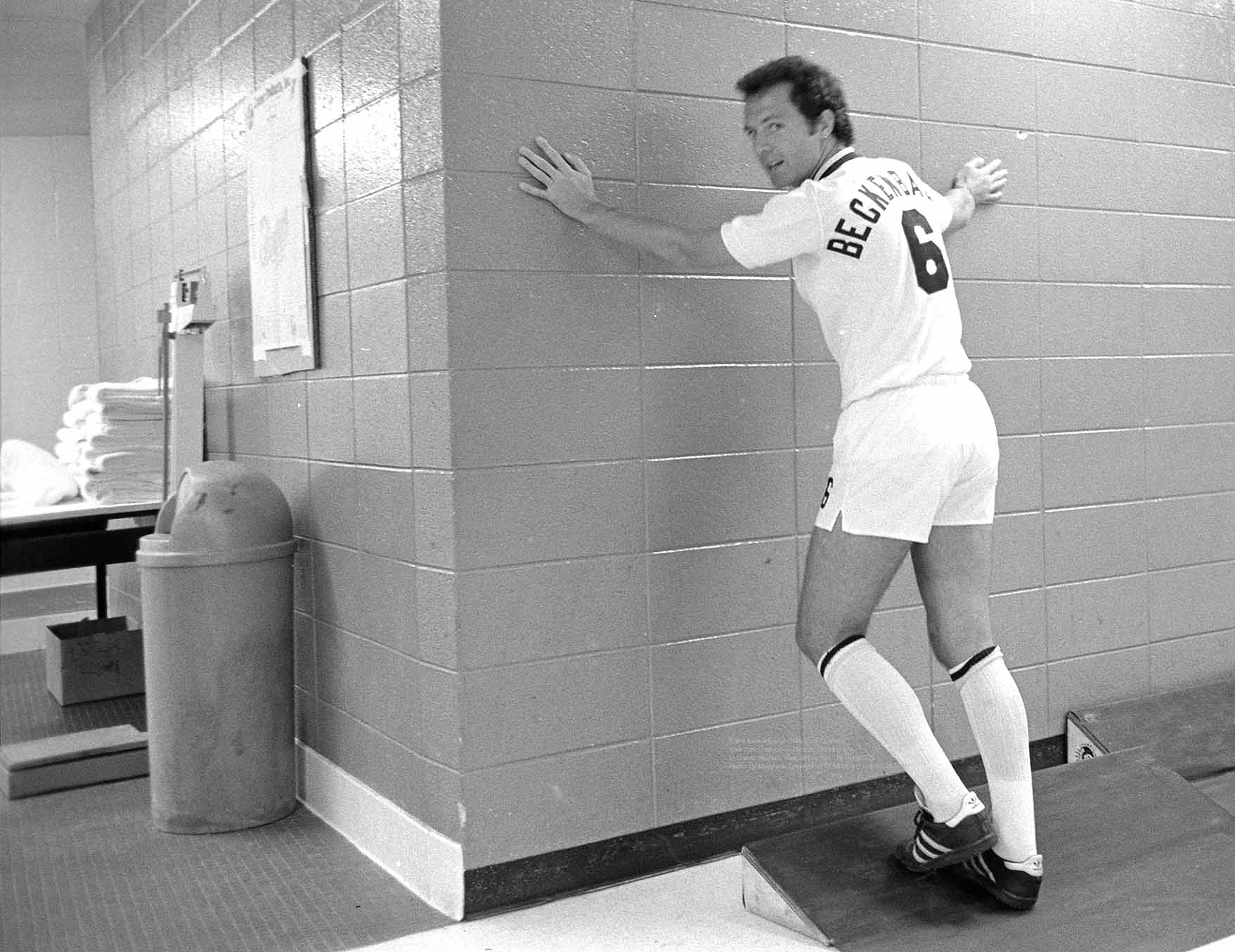 tphoto on Twitter: "Franz Beckenbauer (New York Cosmos) New York Cosmos vs  Toronto Blizzard 2-0 at Giants Stadion, New Jersey, US, 19 Aug 1979 Photo  by Masahide Tomikoshi / TOMIKOSHI PHOTOGRAPHY https://t.co/vYEukSLe7a" /