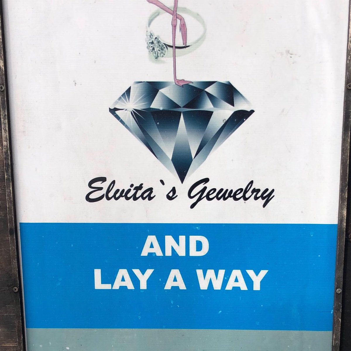 JoshKlenert's tweet image. 💎 Jewelry or Gewelry? Don’t even get me started on the apostrophe ... or LAYAWAY.
H/t: @J_LaCroix 👀 #fontnerd #details #typography #fail #typo #signfail #signfails #signage #signagedesign #OCD #wrongdesign