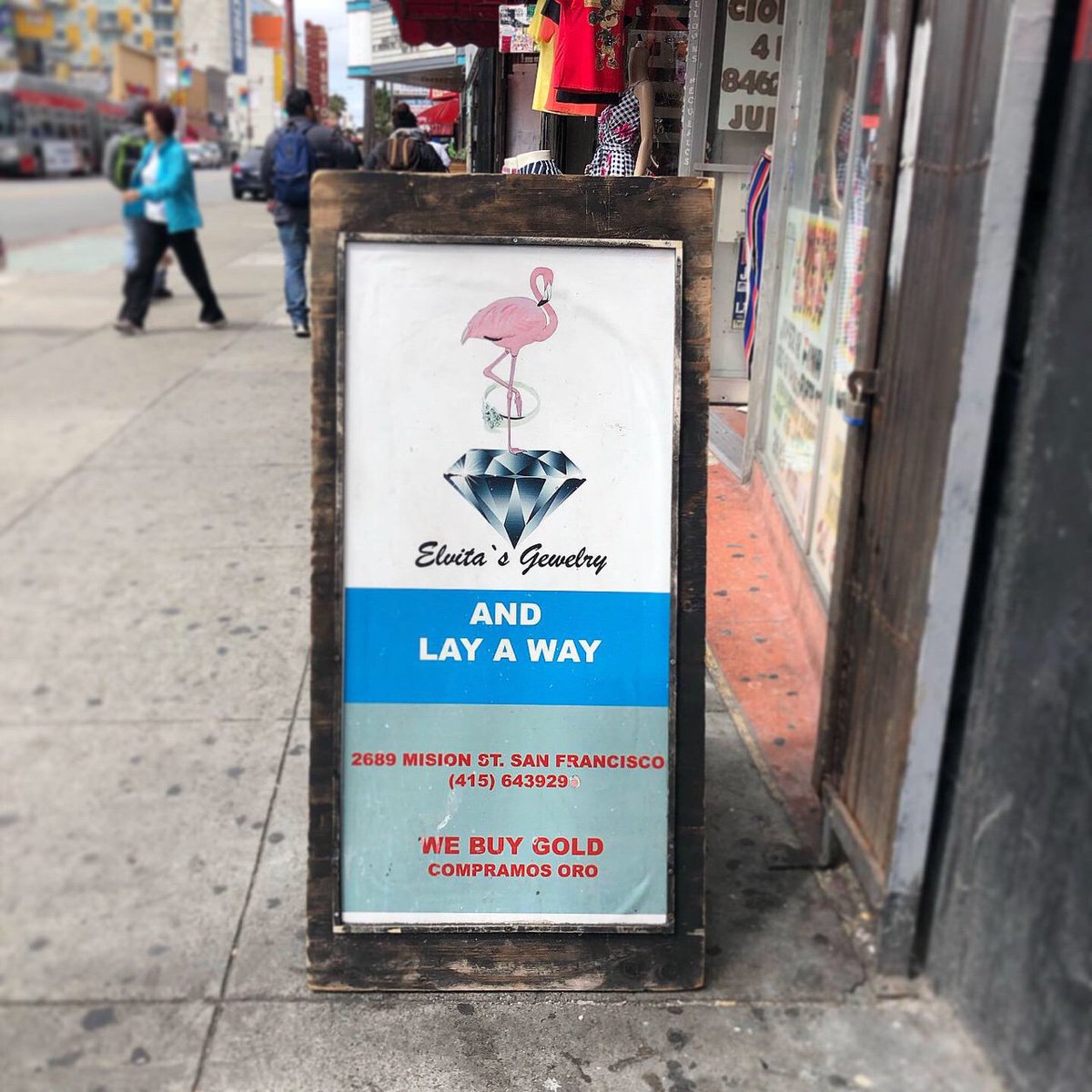 JoshKlenert's tweet image. 💎 Jewelry or Gewelry? Don’t even get me started on the apostrophe ... or LAYAWAY.
H/t: @J_LaCroix 👀 #fontnerd #details #typography #fail #typo #signfail #signfails #signage #signagedesign #OCD #wrongdesign