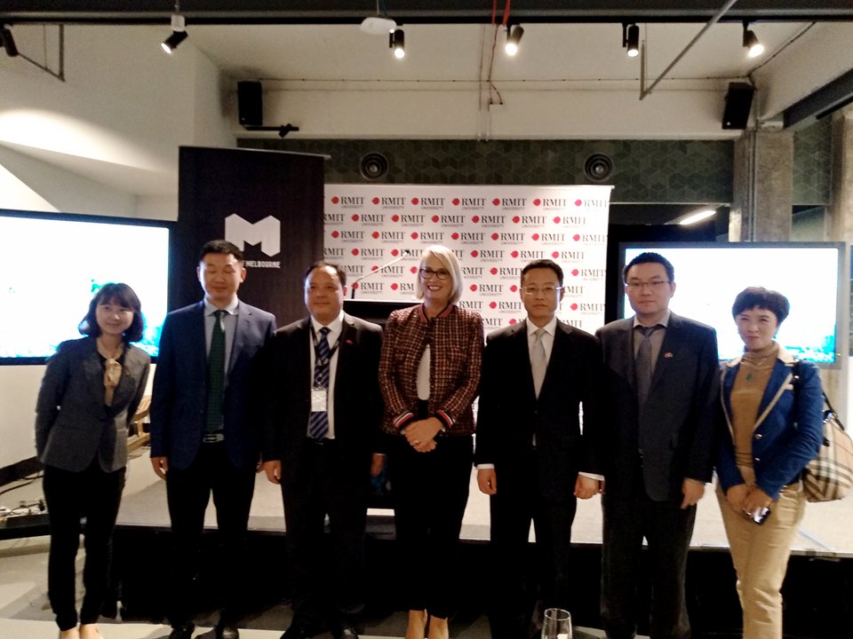 Australia: RMIT also heavily involved in the Victoria-Nanjing initiative. Here Melbourne Mayor Sally Capp, new PRC Consul General LLong Zhou along with United Front body ACASE 澳中科学家创业协会 and Nanjing High-tech Zone reps at RMIT.  http://melbourne.china-consulate.org/chn/consulate_news/t1653846.htm