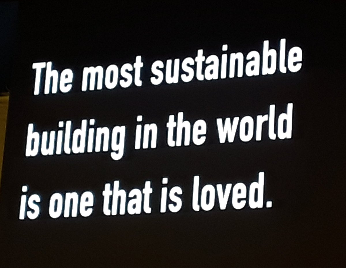 ecolanamx's tweet image. Cameron Sinclair (arquitecto) en su presentación en #WhatDesignCanDo #WDCDMX sobre sus experiencias