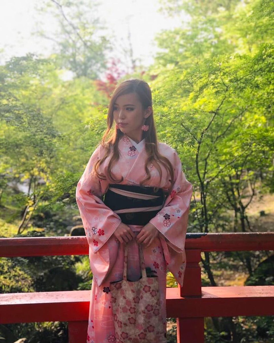 asuka_popgirls_'s tweet photo. 京都 in #清水 #八坂神社 #千本鳥居 etc...👘🌸🇯🇵
人生初着物着ました♡
安定のピンク💞
またいろんな所行きたいなぁ〜
#京都 #ポートレート撮影 #ポートレートが好きな人と繋がりたい #ポートレート #被写体 #モデル #着物 #美男美女と繋がりたい #令和 #fl2019ss #FASHONLEADERS https://t.co/QzaNnPiprl