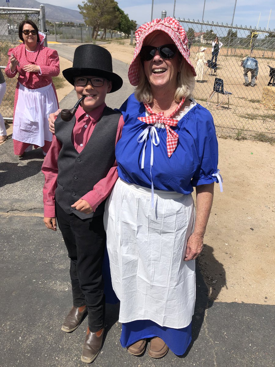 RHolmanSJUSD's tweet photo. Great being able to share in the awesome time at The Heritage School during Gold Day. Brought learning to life. #powerfulexperience #together #yOURstory @SnowlineJUSD https://t.co/QmNhqc6U0I