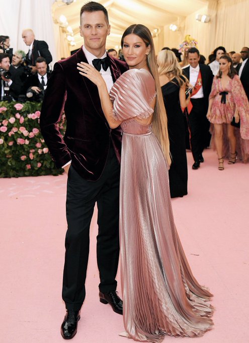 Watch Tom Brady's leaked NSFW photo on TwXstars