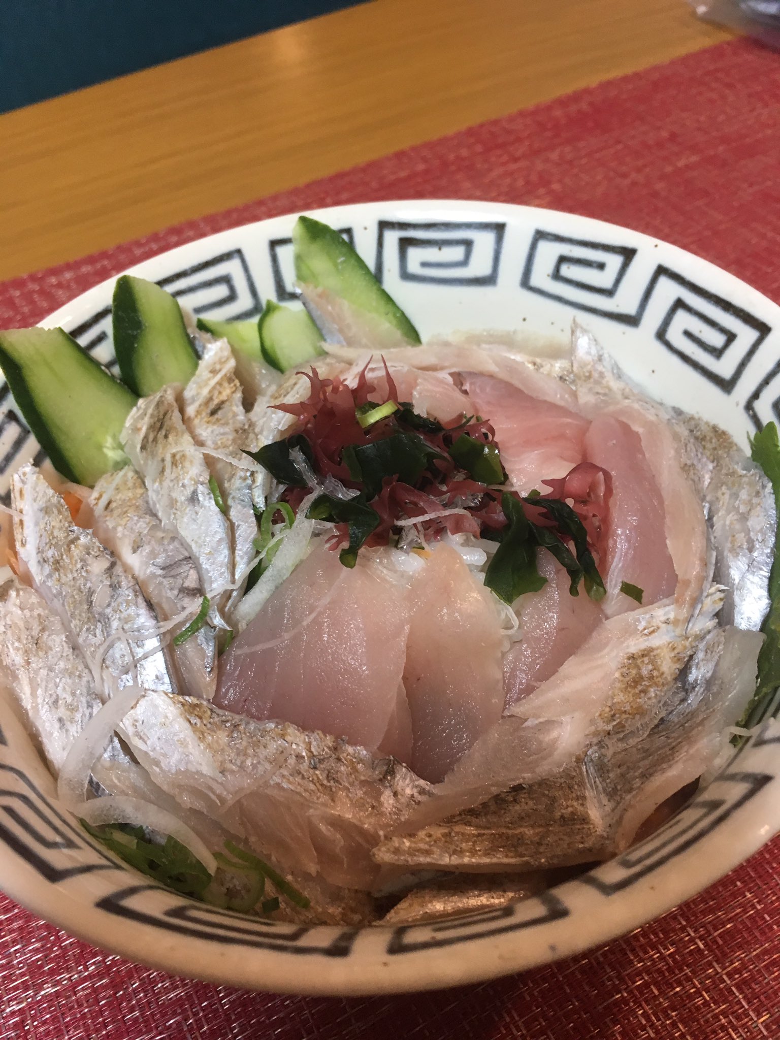爺や 昨晩 スーパーで 太刀魚の炙り さわらの刺身がええ感じ だったのでどんぶりに 盛り付けてみた ただ ただ美味かった これで700円とか お手頃すぎる 西条市 太刀魚 おうちで海鮮丼 T Co Cdpawtnisp Twitter