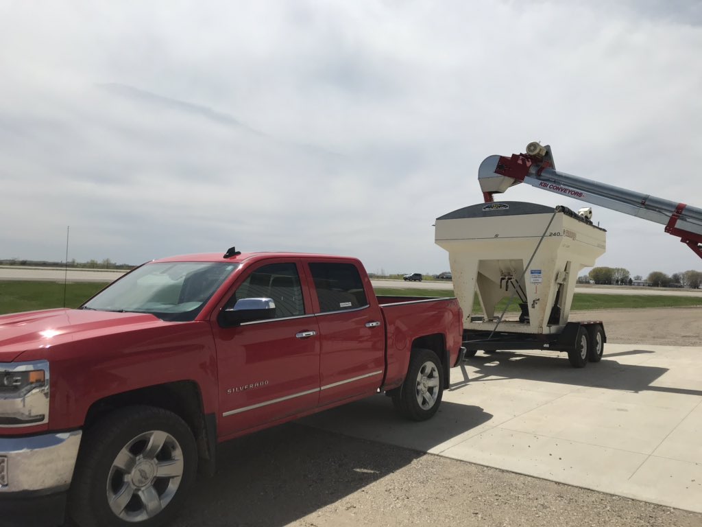 arthurcvcmn's tweet image. First load of treated beans heading to the field. Growers making good progress and covering many acres in south central MN. #plant19 #cruisermaxxvibrance #NKbeans