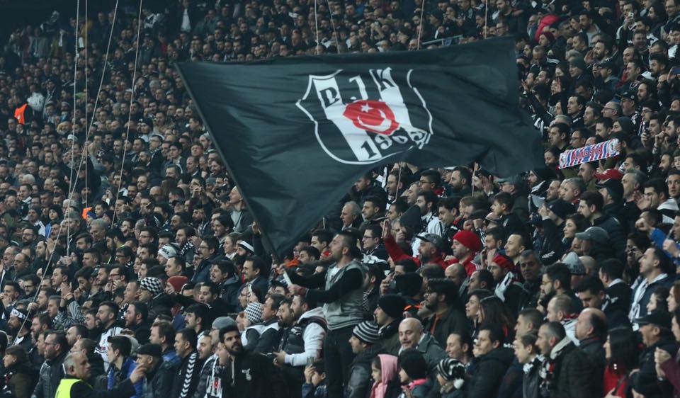 Küllerimizden doğarız her tükenişte
Gülmeyi unutmayan çocuklarız işte