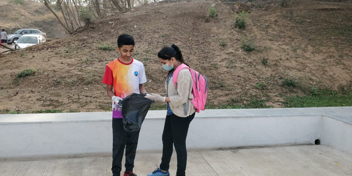 Comdoab's tweet photo. Two more Highschool students understanding their social responsibility to keep river front clean. And this time they are with team. Kudos to Jay and Chinmay. Keep it up. We need many more like you. #keepriverfrontclean
#silvassaisupgrading https://t.co/F4lfnjYDAi