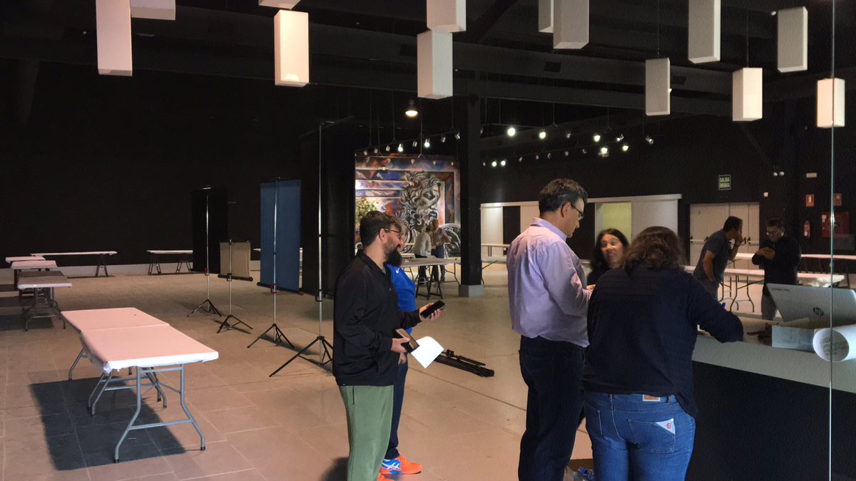#MUESTRAABP2019 El equipo de formación del <a href="/ceppriegomonti/">CEP Priego Montilla</a> ya estamos preparando el espacio para la muestra de esta tarde, ilusionados y con muchas ganas de compartir innovación con nuestros docentes, alumnado y familias 😬