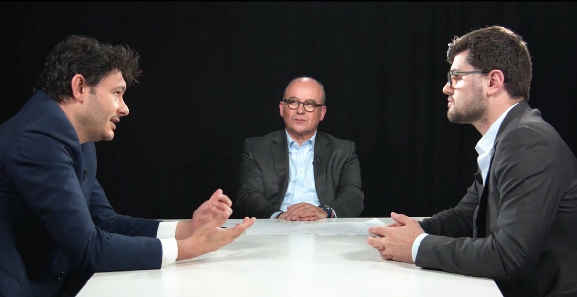 AgoraNewsSCV's tweet photo. Que peut apporter la #technologie #Blockchain dans le pilotage et la sécurisation des #flux de marchandises ? Autour de Jean Damiens, 2 experts @Pierre_Banzet (@transchain_io) &amp; @StephaneCren (#GS1) abordent le sujet d'une manière claire et pragmatique https://t.co/4SkeapBUs9 https://t.co/2kfcZqsvWm