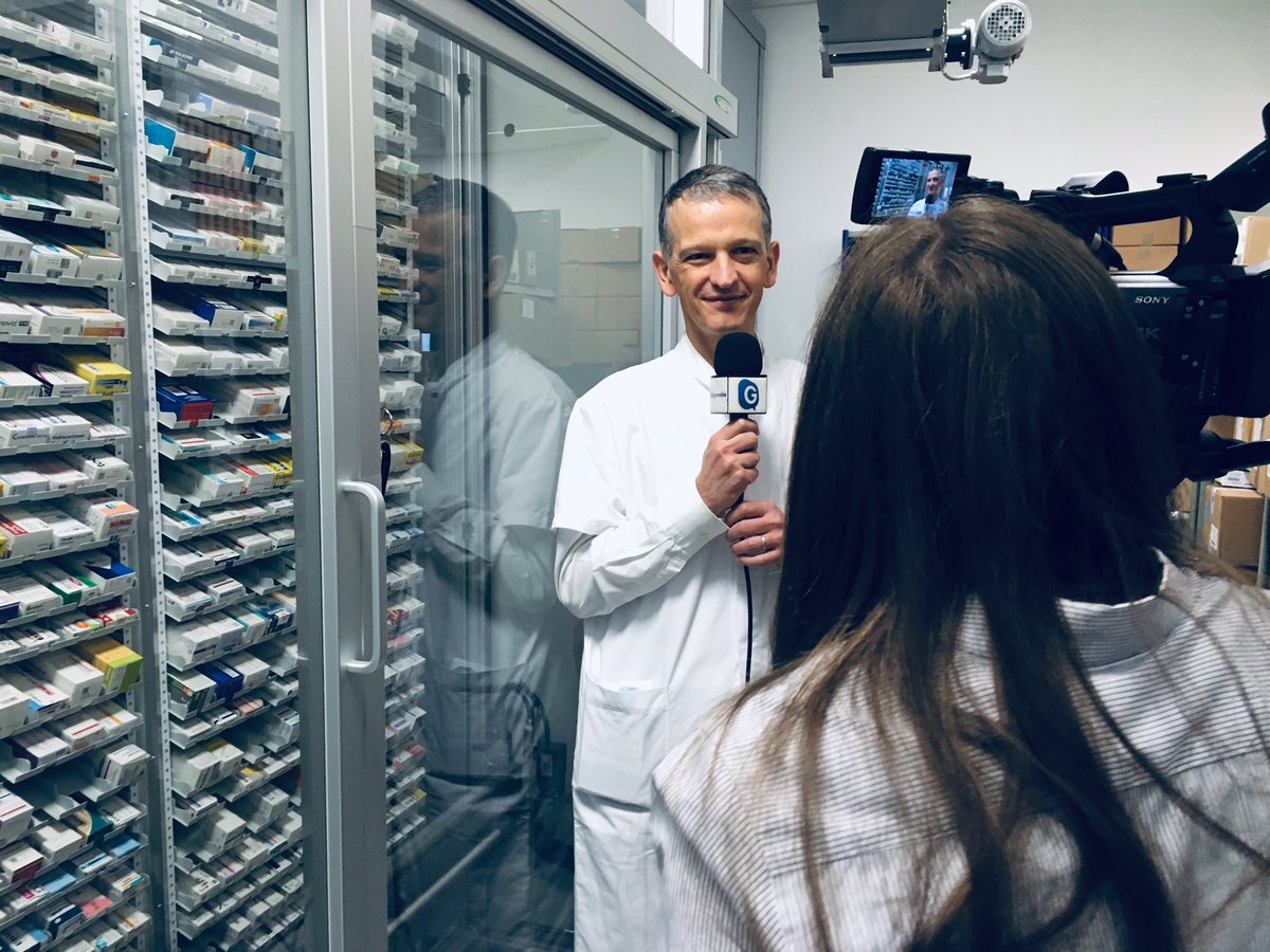 Inauguration Robot de dispensation de médicaments à la pharmacie <a href="/CHU_Grenoble/">CHU Grenoble Alpes</a> Visite presse avec le Pr Bedouch le Dr Brudieu le Dr Gibert et Mme Aguilar
👉renforcer la sécurité des traitements pour les patients 
👉optimiser le flux de médicaments 
👉disposer d’outils performants