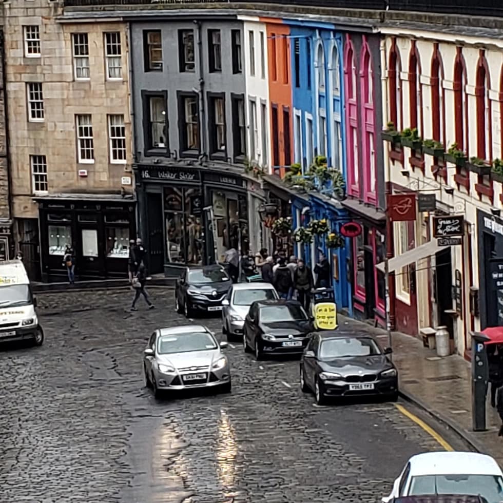 WhereIsKateBlog's tweet photo. Crazy diagonal street #ScotlandIsNow #iloveamex #samsunglife https://t.co/eaKyAHInnO