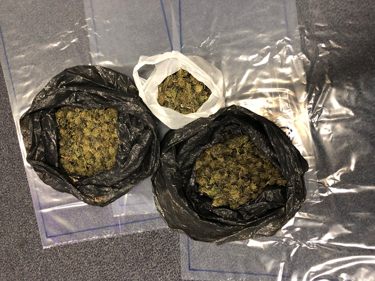 MPSFirearms's tweet photo. Great proactive work from #SCO19 officers last night in #Islington when a vehicle made off from them leading to a short pursuit with the driver decamping &amp; attempting to escape unsuccessfully. Officers recovered these knives &amp; drugs from the vehicle. @MPSIslington #ProudToProtect https://t.co/cdjOEhIX9U