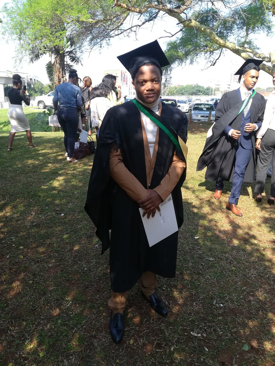 simmydoesitall's tweet image. yes we finally here #dutgrad19