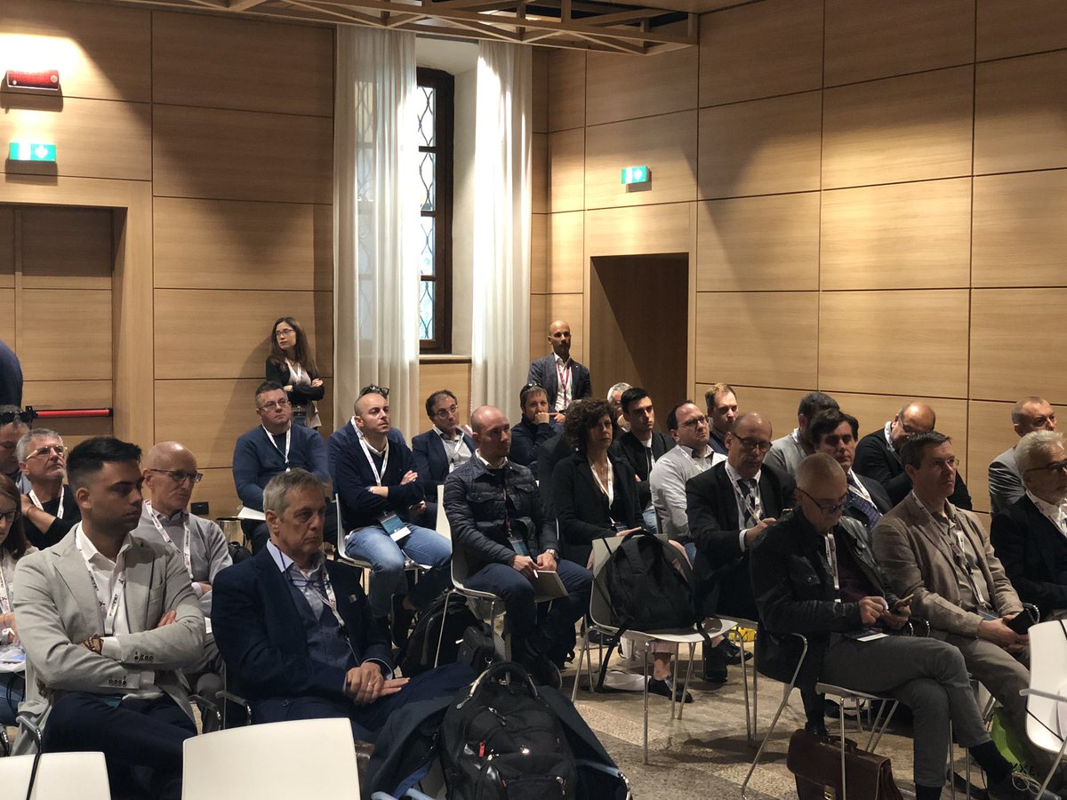 MarcoLorux's tweet photo. Pienone anche #torino per #EXNRoadTour #robertolaverde #onstage “ruolo #distributoreict cambiato profondamente oggi dobbiamo essere #hub di servizi, competenze precise, specifiche. Rivoluzioni come #cloud e #iot non ammettono indecisioni o alternative” #solopostiinpiedi @EXN_IT https://t.co/Hibs4mvXMc