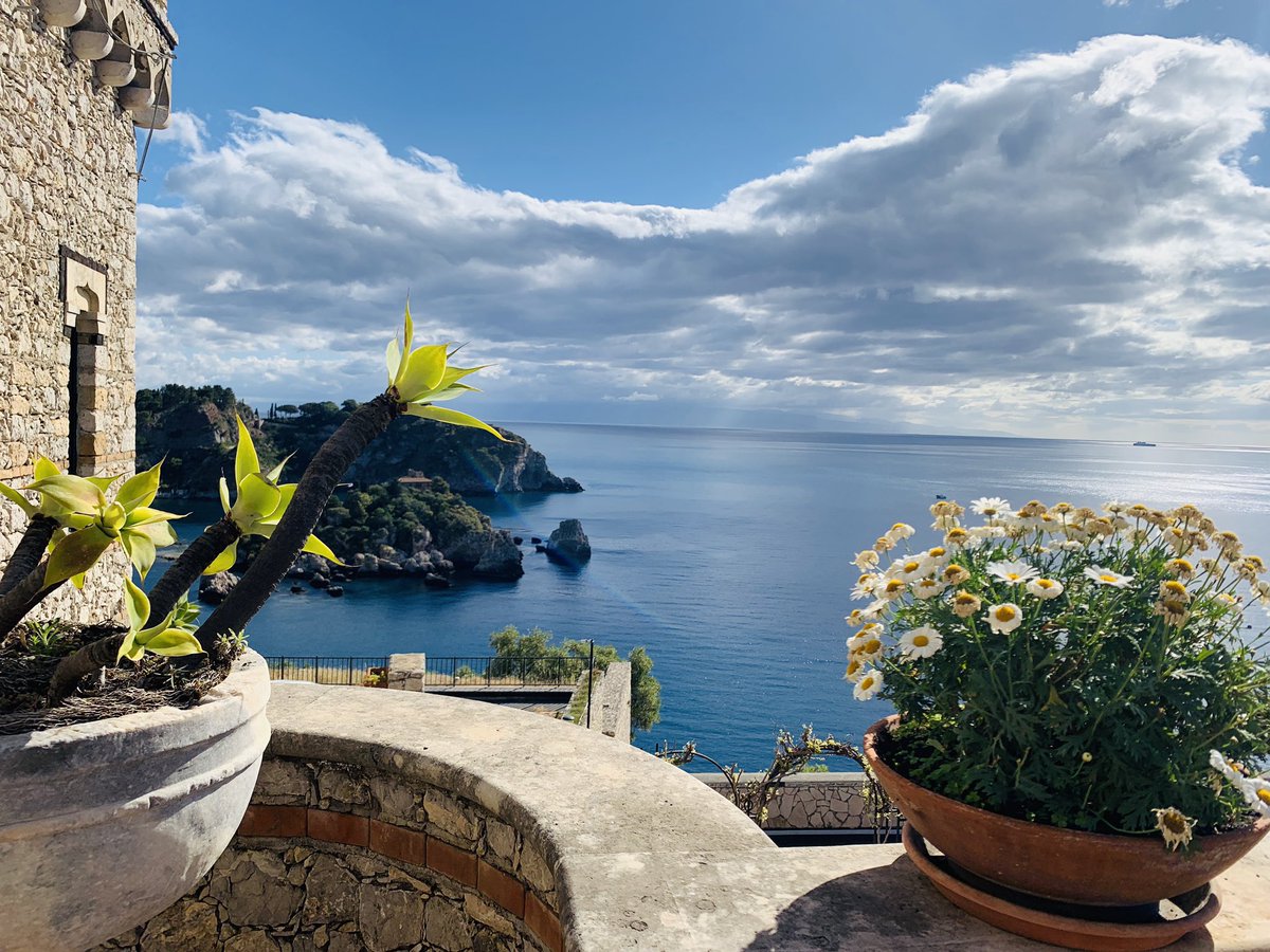 #Taormina incanta da tutte le prospettive #taorminaislife #taorminasicily #Sicilia #siciliabedda