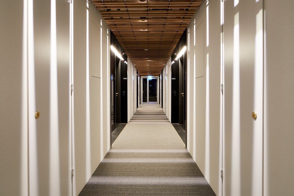 iGuzziniME's tweet photo. Energy-saving #luxury. This hotel in #Amsterdam is one of the first of the very few LEED Platinum certified four-star hotels in the world. #Trick #UnderscoreInOut + #iPro contribute to the structure’s sense of lightness.
👉🏻 https://t.co/poqNUPkQl4 https://t.co/kiXXXNxLWy