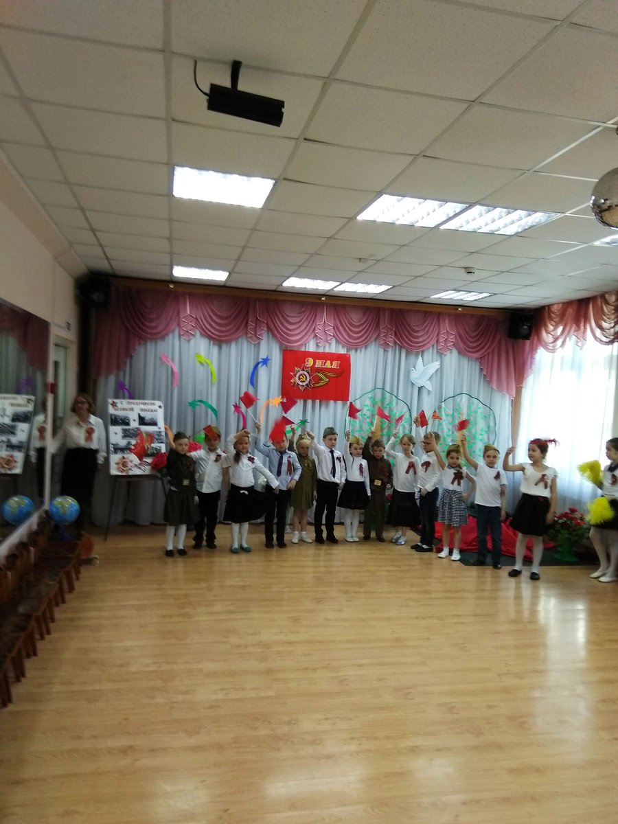 lara0061's tweet photo. Сегодня в ДО 1781 ШКОЛЫ 1582 прошёл праздничный досуг,  посвящённый Великой Победе. В нём принимали участие ветераны ВОВ,  Дети войны и воспитанники шести групп нашего ДО. https://t.co/yUi265dpop