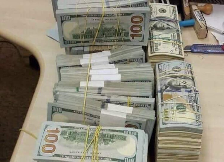 Sulansmith1's tweet photo. #sugarbabywanted #sugarmummy Dropping money in random peoples paypal. Cash app to whoever RT's this tweet. Simply RT to get $5000+ dm me  on hangout at sulansmith848@gmail.com It's really simple. https://t.co/gaS4S3rTi4
