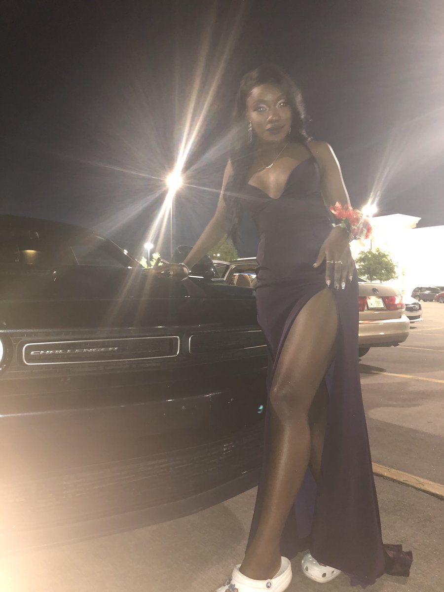 AkeelahfromtheB's tweet photo. #prom2k19 🥵🦵🏾 https://t.co/IvNuklOFXL
