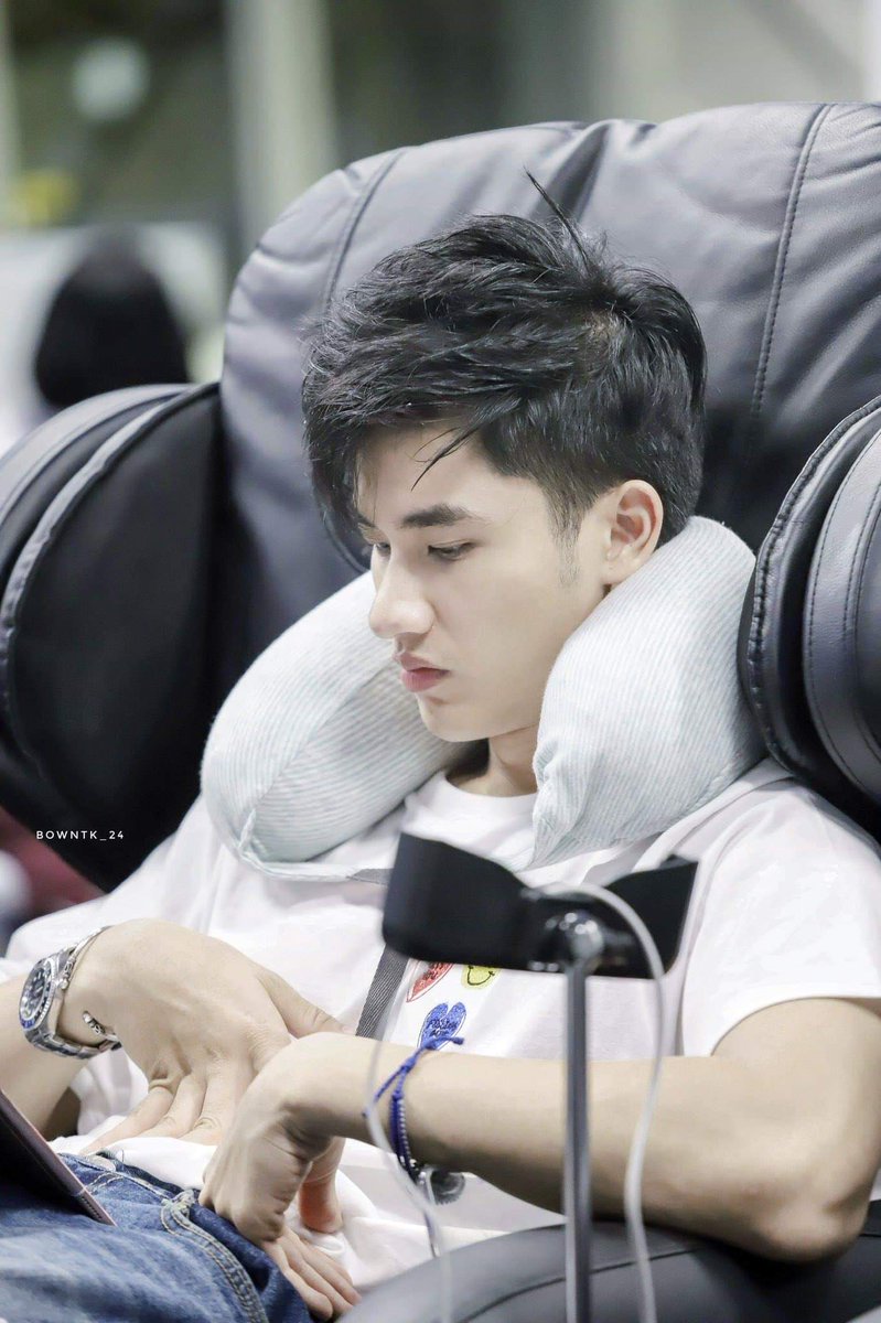 ShinningSun20's tweet photo. Oh God!! I like that kind of his face expression so much.🤗🤟
@Tawan_V
#Tawan_v #badboystyle #manly
#handsome #Savage #polca #villager https://t.co/2WjfC4jkIa