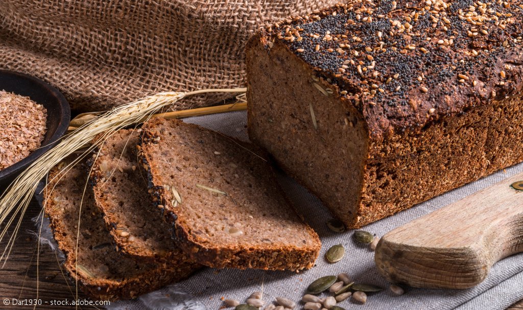 BMLEH_Bund's tweet photo. Heute ist der Tag des Deutschen Brotes!
Wir sagen allen Bäckerinnen ➕ Bäckern Danke.
Das deutsche 🍞 ist weltweit beliebt und mit ca. 3.200 ❗️eingetragenen Brotsorten sehr vielfältig. Seit 2014 ist die "Deutsche Brotkultur" sogar im Verzeichnis des immateriellen Kulturerbes. https://t.co/7IAkwiroVb
